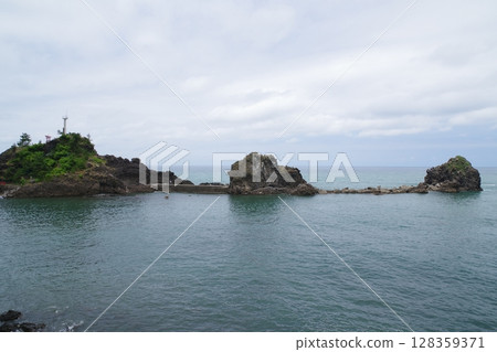 弁天岩燈塔鳥居 弁天岩燈塔鳥居 128359371