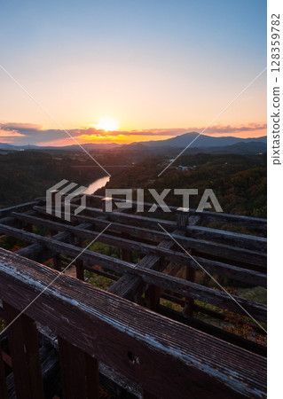 苗木城跡（秋天）：從天守閣眺望笠置山 128359782