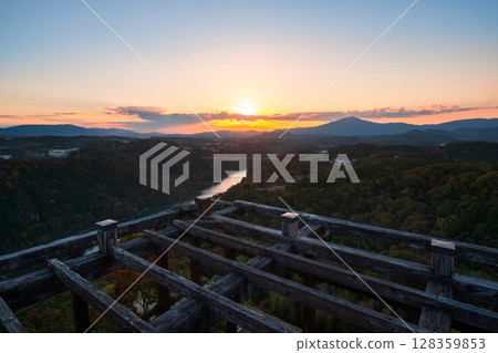 苗木城跡（秋天）：從天守閣眺望笠置山 128359853