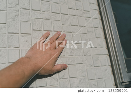 Touch the exterior wall 128359991