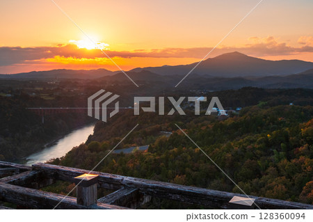 Naegi Castle Ruins (Autumn): View of Mt. Kasagi from the castle tower observation deck 128360094