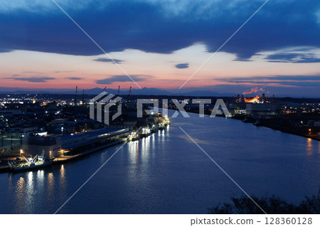 Hachinohe Fish Market at dusk as seen from Tatehana Park (Hachinohe City, Aomori Prefecture) 128360128