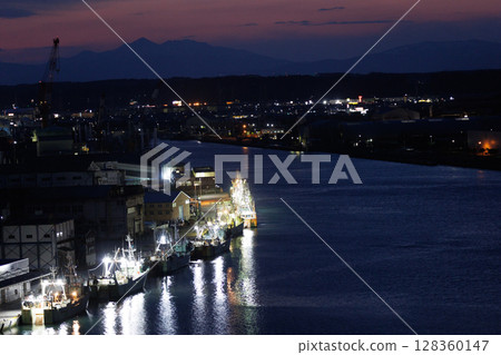 Night view of Hachinohe Port from Tatehana Park Observation Deck (Hachinohe City, Aomori Prefecture) 128360147