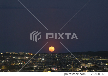 Hachinohe night view and full moonrise (Hachinohe City, Aomori Prefecture) Hachinohe night view and full moonrise (Hachinohe City, Aomori Prefecture) 128360165
