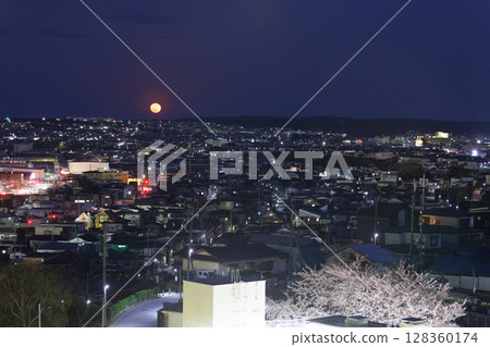 夜櫻、八戶町、滿月、月出(青森縣八戶市) 夜櫻、八戶町、滿月、月出(青森縣八戶市) 128360174