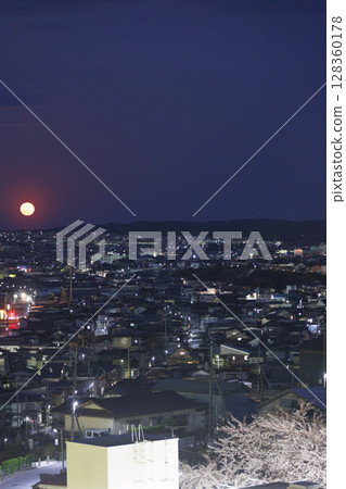 八戶町（青森縣八戶市）的滿月升起 128360178