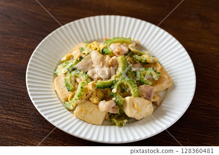 裝在盤子裡的戈雅什錦飯 裝在盤子裡的戈雅什錦飯 128360481