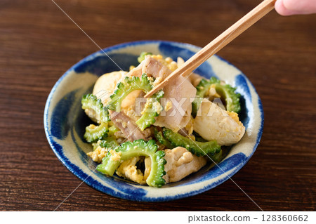 裝在盤子裡的戈雅什錦飯 128360662