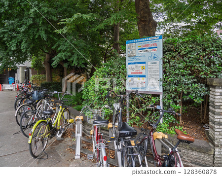 Unmanned paid bicycle parking lot and bicycle 128360878