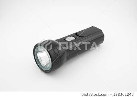 黑色手電筒，對角線視圖 128361243