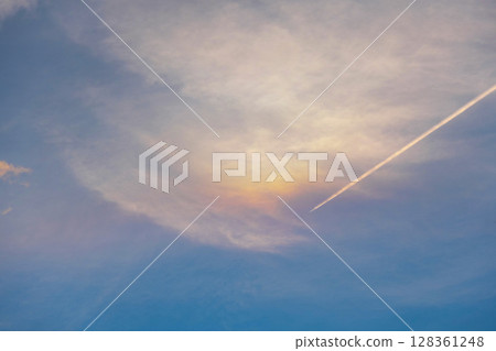 Beautiful sun dog and contrail Beautiful sun dog and contrail 128361248