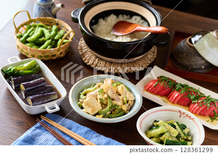 Summer table 128361299
