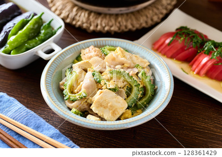 裝在盤子裡的戈雅什錦飯 裝在盤子裡的戈雅什錦飯 128361429