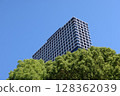 3號樓聳立在藍天下 128362039