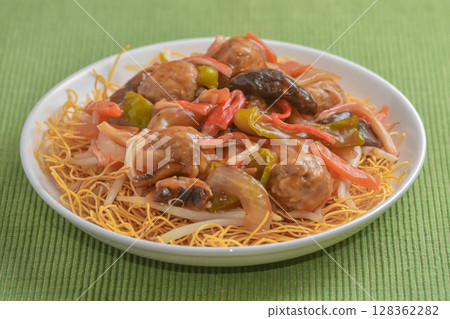 肉丸蔬菜烏龍麵 肉丸蔬菜烏龍麵 128362282