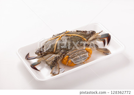 [Hokkaido] Blue crab with roe 128362772