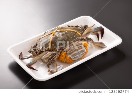 [Hokkaido] Blue crab with roe 128362774