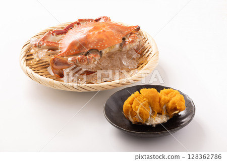 [Hokkaido] Boiled Blue Crab with Roe 128362786