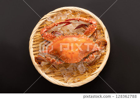 [Hokkaido] Boiled Blue Crab with Roe 128362788