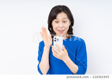Middle woman using a smartphone 128362845