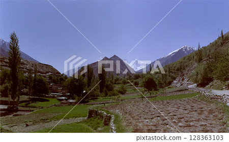 Karakorum range A panoramic view of the snowy Karakorum mountain range from a village near the Pakistan border Karakorum range A panoramic view of the snowy Karakorum mountain range from a village near the Pakistan border 128363103