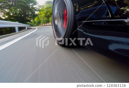 運動中的跑車輪胎 運動中的跑車輪胎 128363116