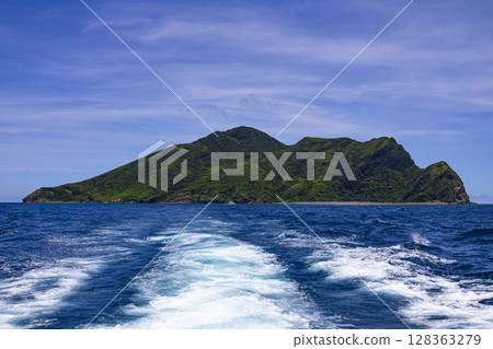 Busan Island: Stern view, blue sea view and Nanghwa 128363279