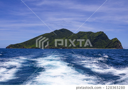 Busan Island: Stern view, blue sea view and Nanghwa 128363280