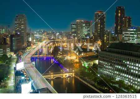 從堂島浜塔欣賞大阪夜景 從堂島浜塔欣賞大阪夜景 128363515