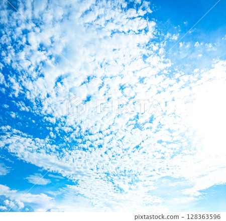 藍天白雲的簡單風景 藍天白雲的簡單風景 128363596