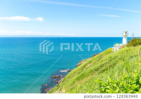 View from the hiking trail at Mount Kakuda, where the Kakuda Cape Lighthouse is located, Niigata Prefecture 128363948