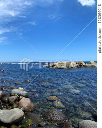 Summer beach with the sea and blue sky of Izu 128364048