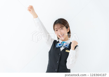 穿制服、做生意、握拳的年輕女子 128364187