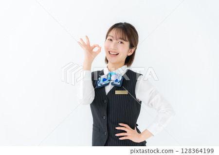 穿制服的年輕女子，做生意，好嗎 128364199