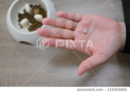 狗糧和一體化預防藥物(針對跳蚤、蜱蟲和心絲蟲) 狗糧和一體化預防藥物(針對跳蚤、蜱蟲和心絲蟲) 128364666