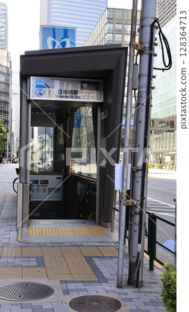 Tokyo Metro Tozai Line, Ginza Line, Toei Subway Asakusa Line, Nihonbashi Station Exit C4 128364713