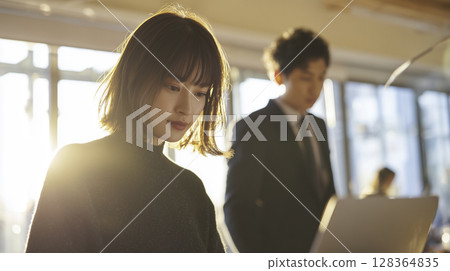 A business person working in an open office 128364835