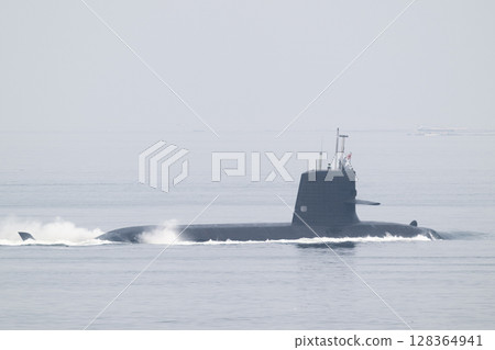 A Soryu-class submarine sailing through the fog A Soryu-class submarine sailing through the fog 128364941