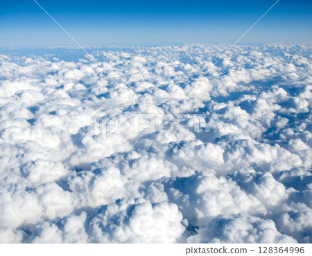 從飛機上看到的天空和雲彩 128364996