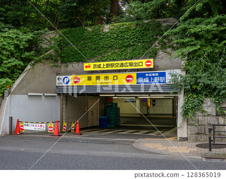 京成上野站停車場出口(東京都台東區) 京成上野站停車場出口(東京都台東區) 128365019