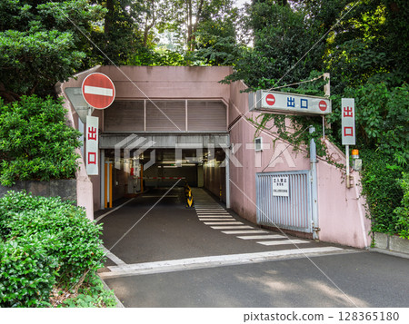 Exit of Keisei Ueno Station Parking Lot (Taito-ku, Tokyo) Exit of Keisei Ueno Station Parking Lot (Taito-ku, Tokyo) 128365180