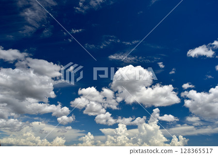 天藍色的天空背景素材 天藍色的天空背景素材 128365517