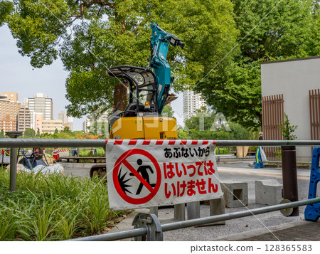 禁止進入建築工地的路障 128365583
