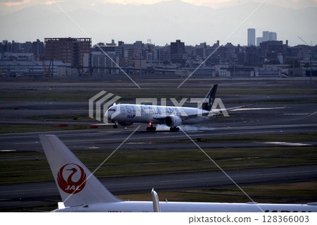 Landing gear 128366003