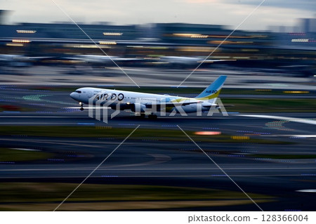 Takeoff plane 128366004