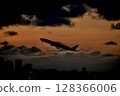 日落和起飛 128366006