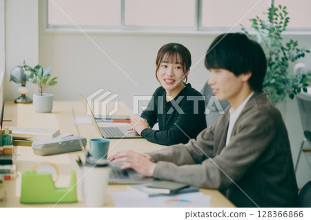 Business person to meet Business person to meet 128366866