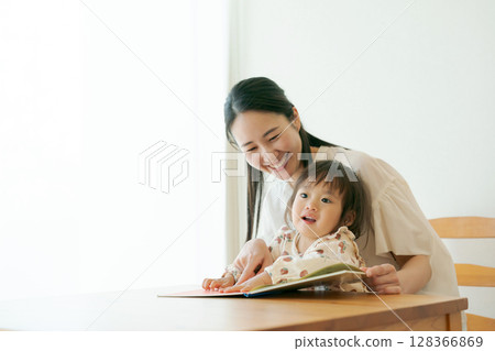 Parent and child to draw Parent and child to draw 128366869