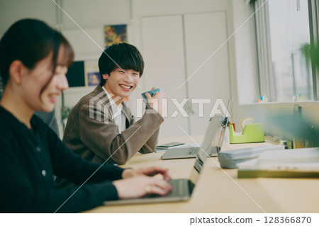 Business person to meet Business person to meet 128366870