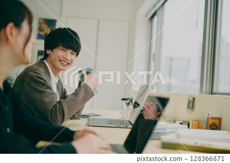 Business person to meet Business person to meet 128366871